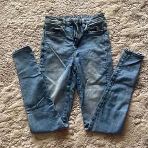 American Eagle Light Wash Skinny Jeans